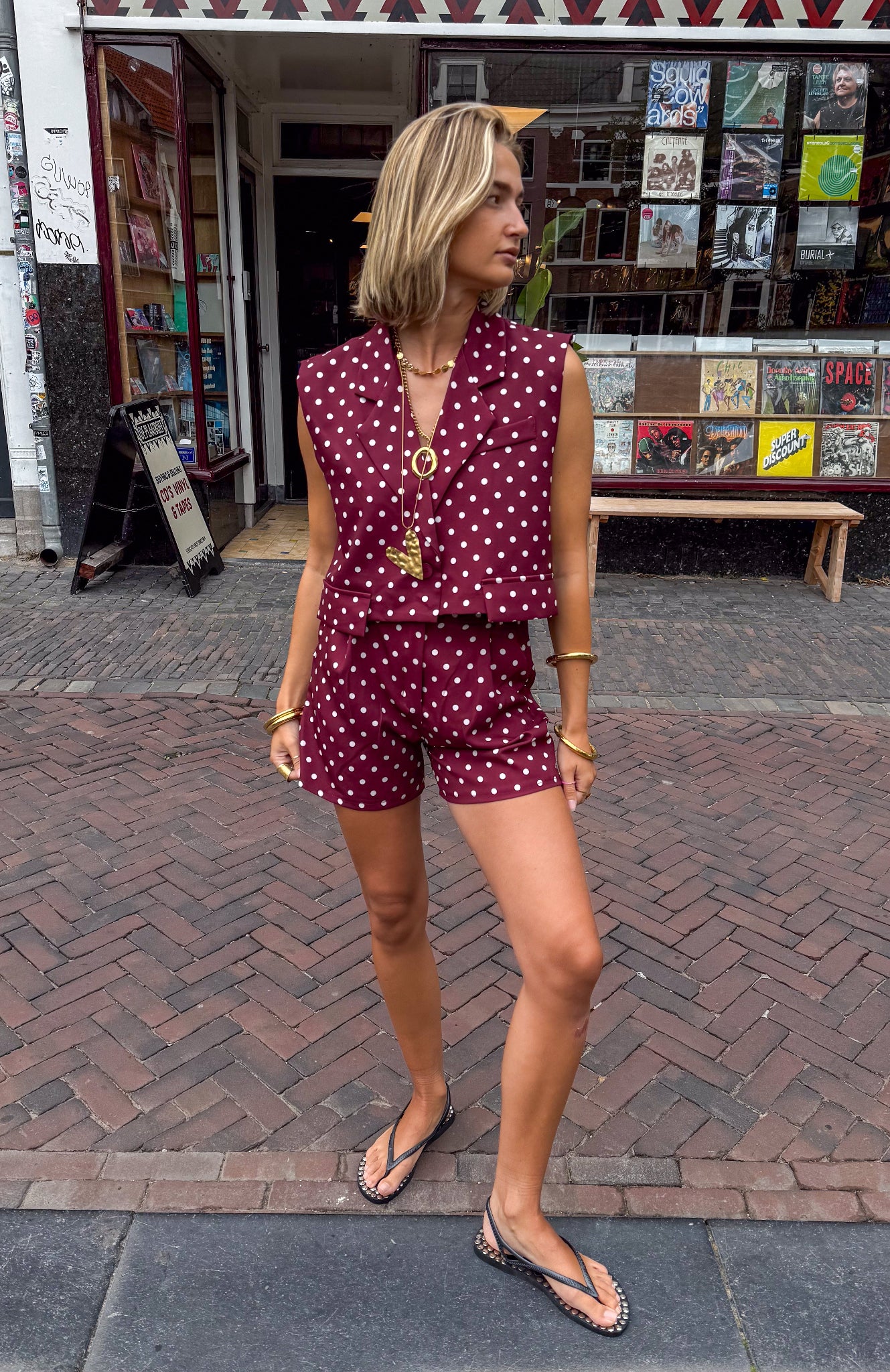 Gilet à pois bordeaux