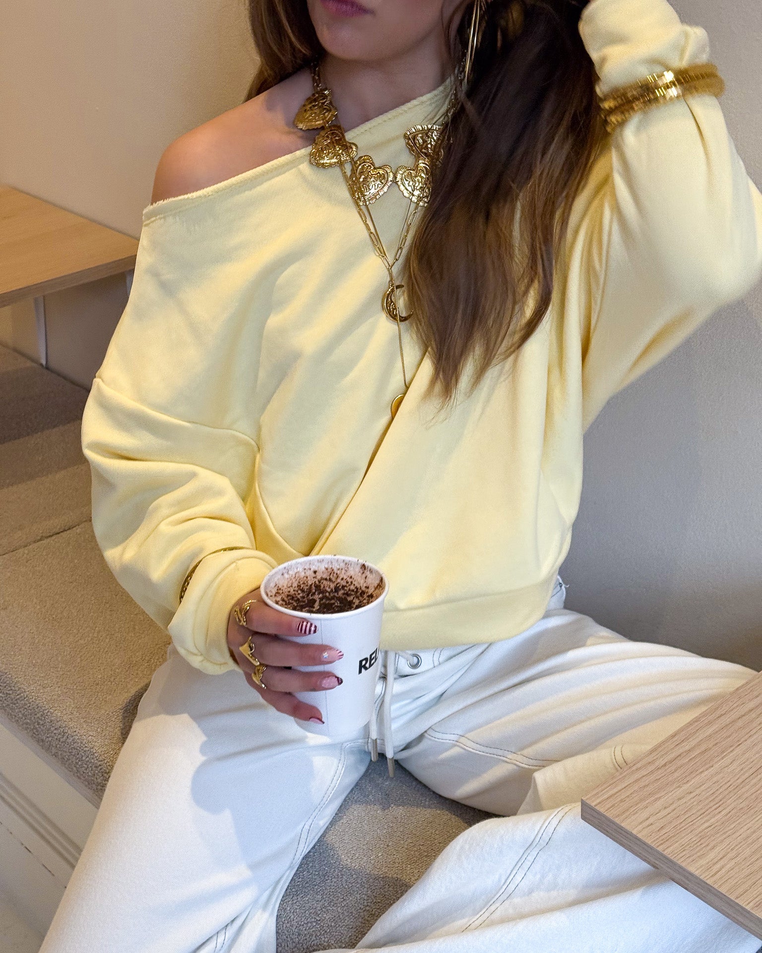 Riz Off Shoulder Trui Lichtgeel