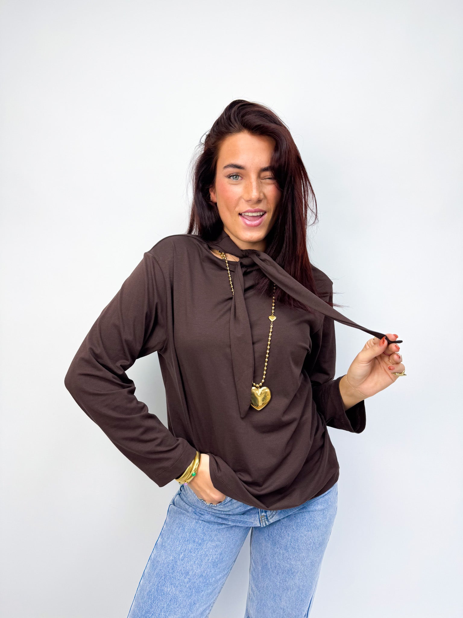 Robin Top Brown