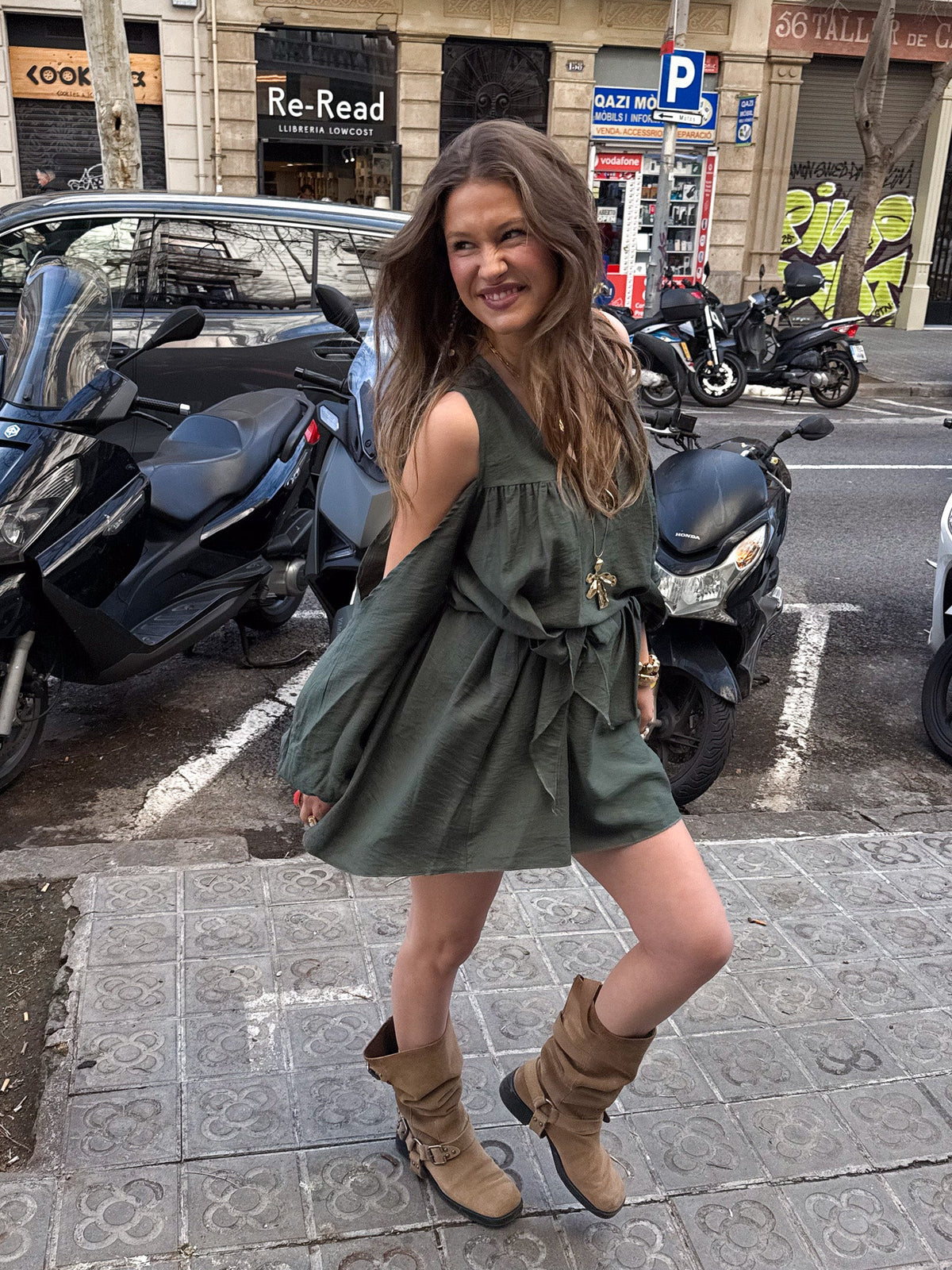 Victoria Jurk | Khaki