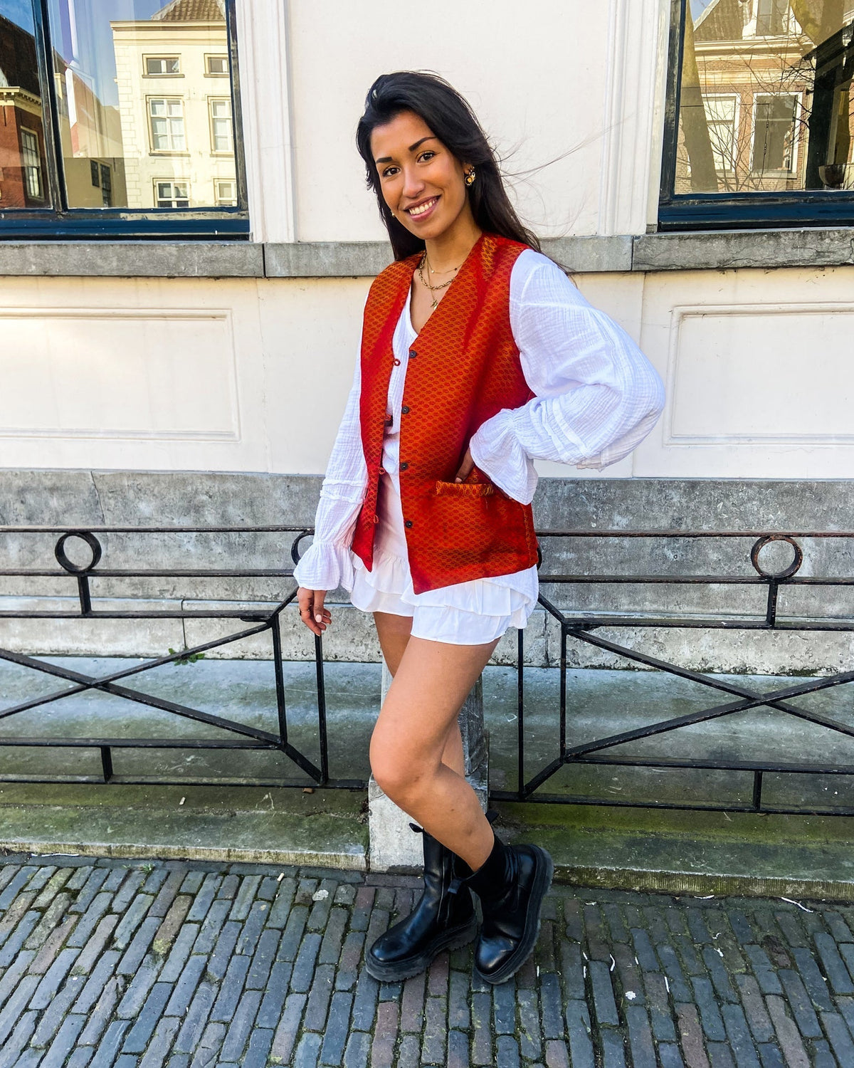Gauri Gilet Kiss Me | Red V-Neck