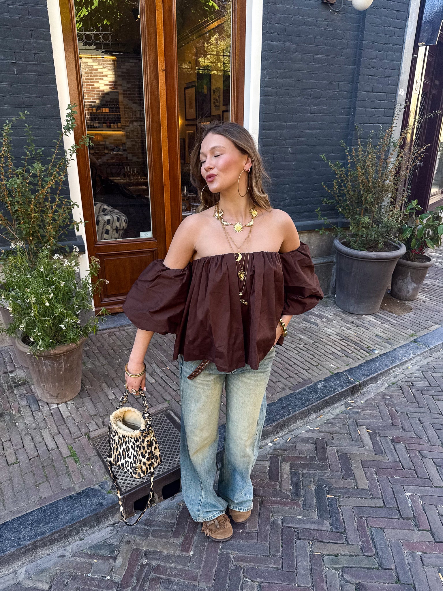Back Pocket Wide Leg Jeans