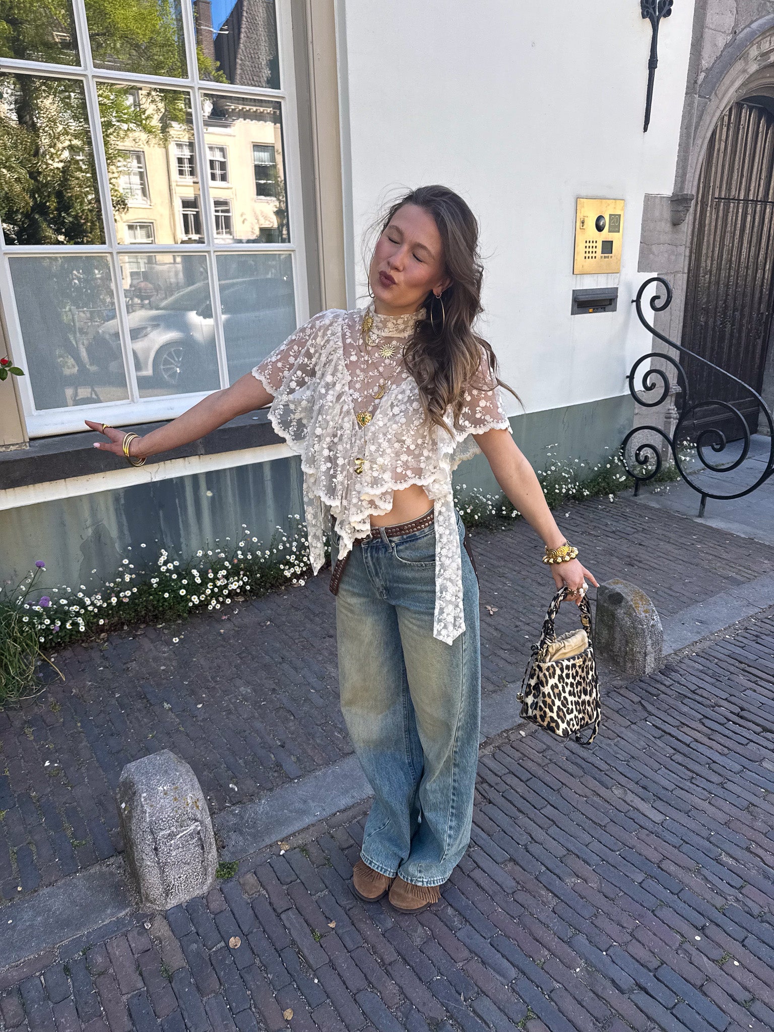 Back Pocket Wide Leg Jeans