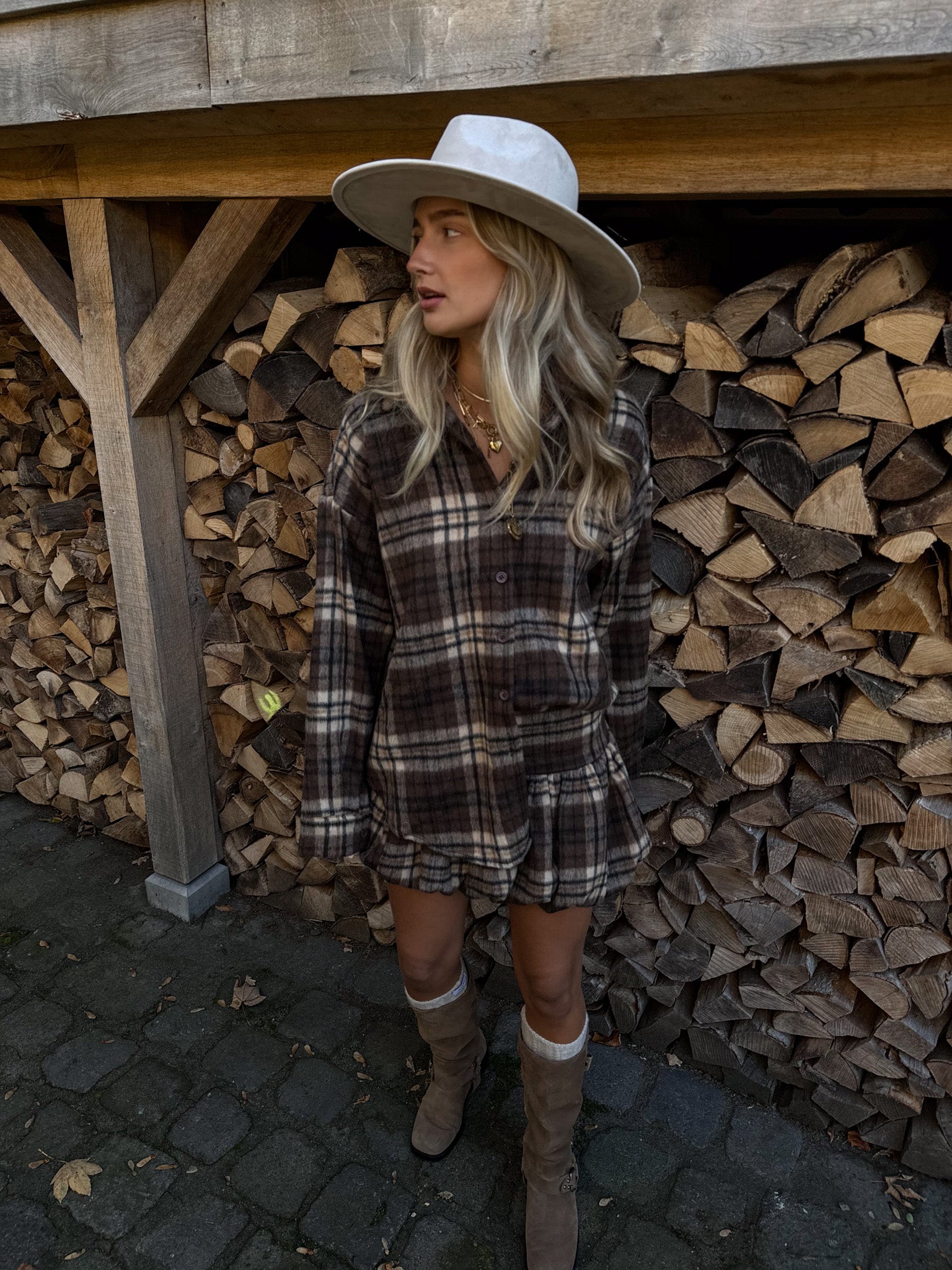 Iconic Silver Charm Hat Creme