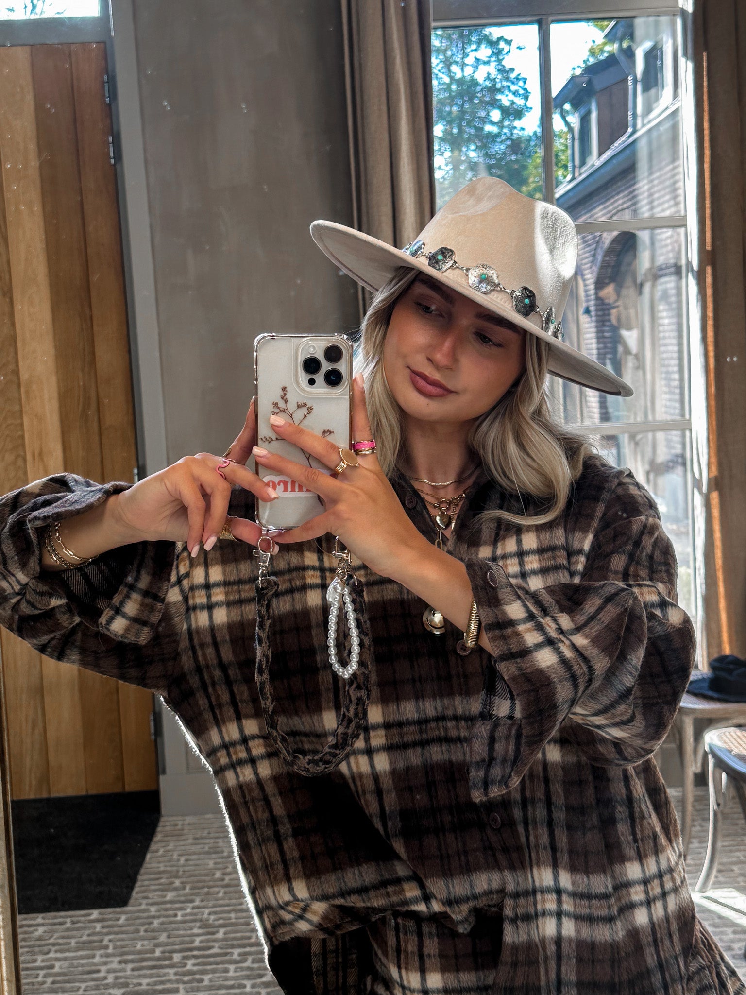 Iconic Silver Charm Hat Creme