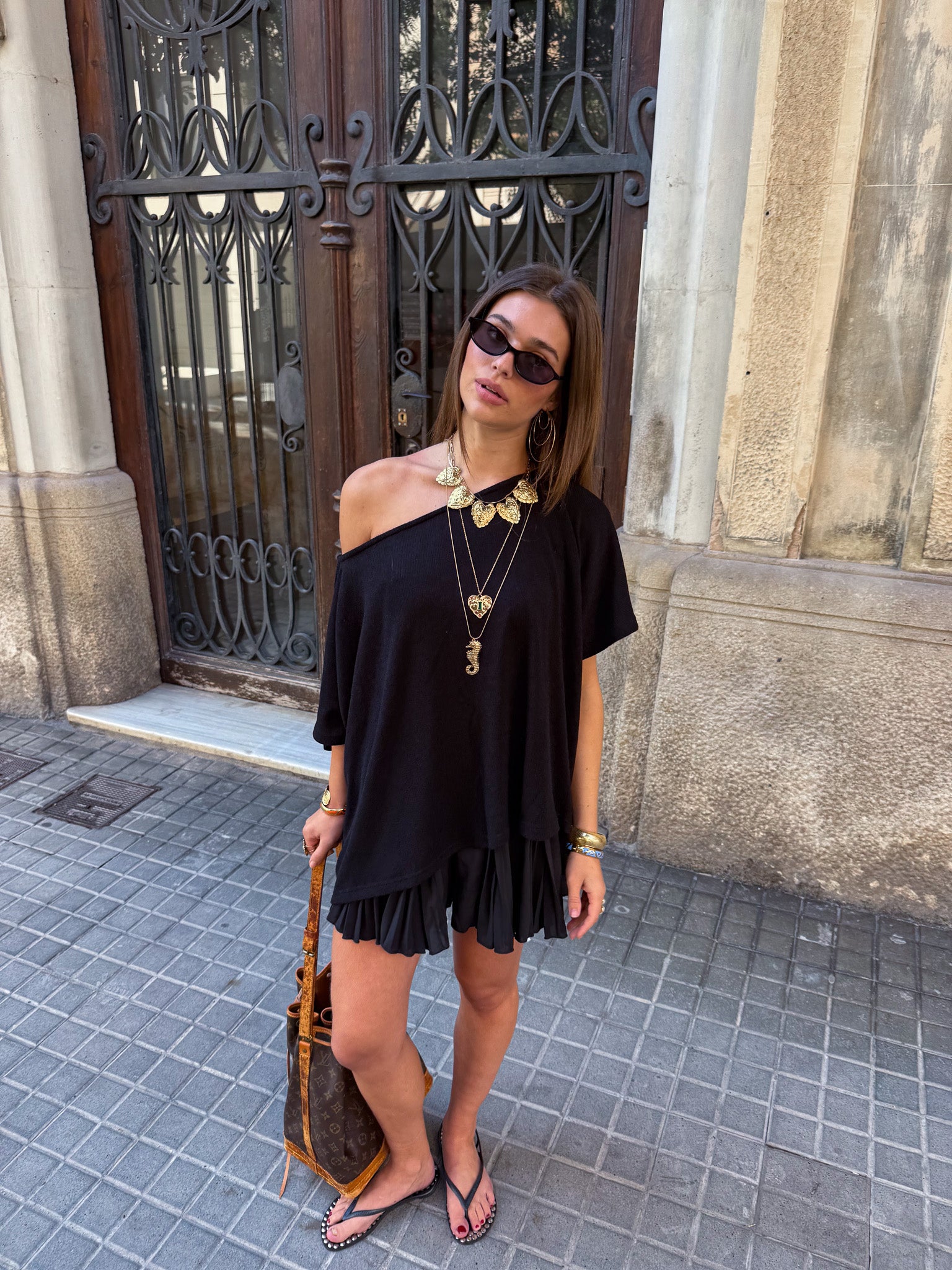 Nomi Off Shoulder Shirt Zwart
